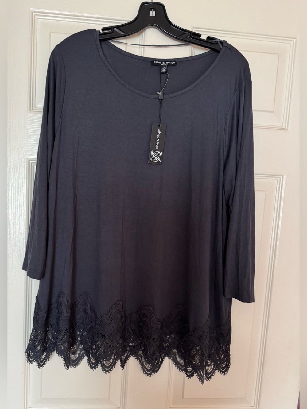 Cable & gauge Women's Black Lace-Hem 3/4 Sleeve Top
